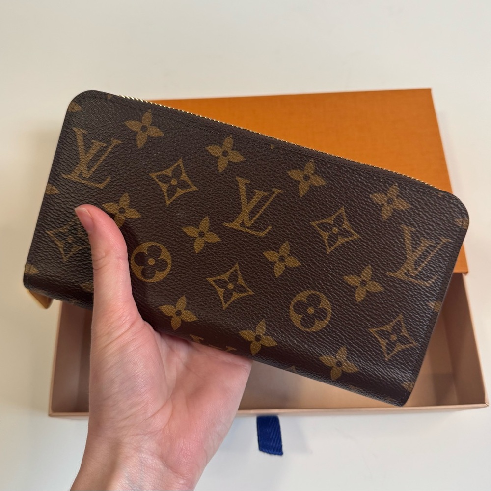 Louis Vuitton Monogram Zippy Wallet